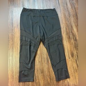 Large Zella Black High-Rise Cropped Active Leggings mesh details